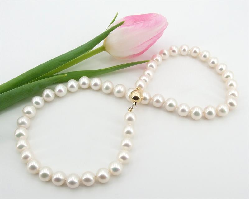 Lange weiße Perlenkette vom EdelKontor